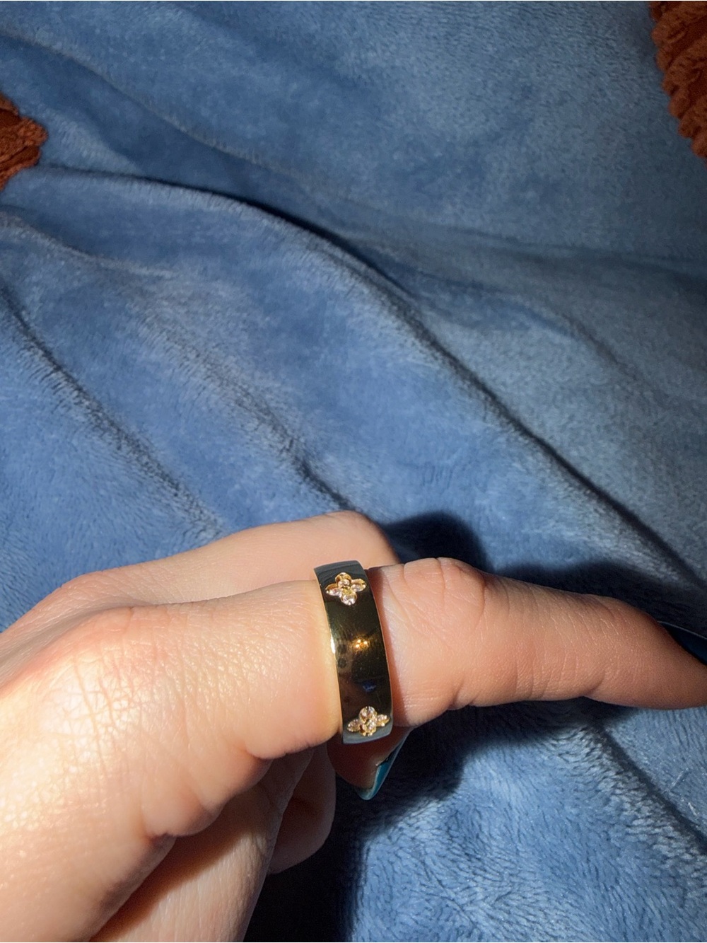 Gold Flower Accent Womens Band Size 7 Ring
